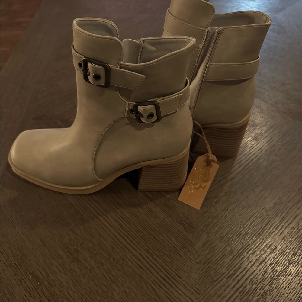 Stylish Women's Ankle Boots - Gray